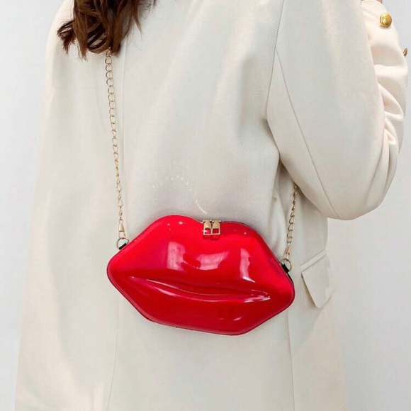 Red Lip-Shaped Crossbody Bag - Picture 3 of 4